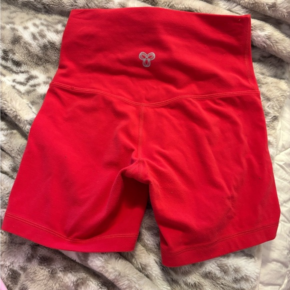 Aritzia butter shorts in dark pink - Picture 2 of 4